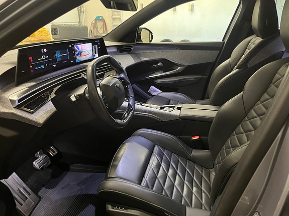 Peugeot e-5008 10 of 26