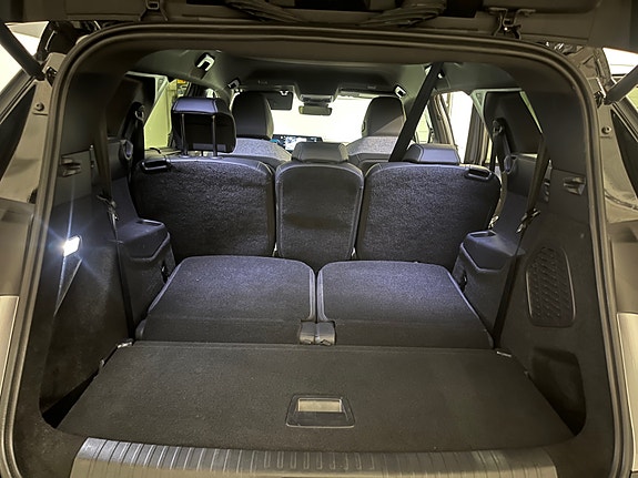 Peugeot e-5008 26 of 26