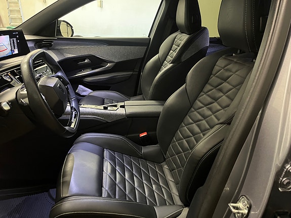 Peugeot e-5008 11 of 26