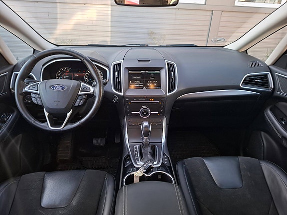 Ford S-MAX 11 of 30