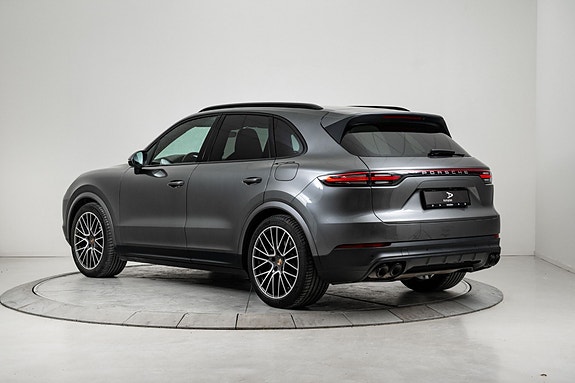 Porsche Cayenne 7 of 30