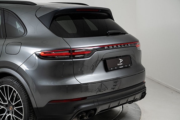 Porsche Cayenne 8 of 30