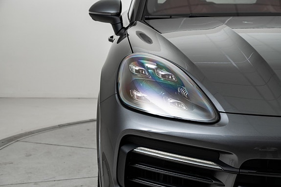 Porsche Cayenne 5 of 30
