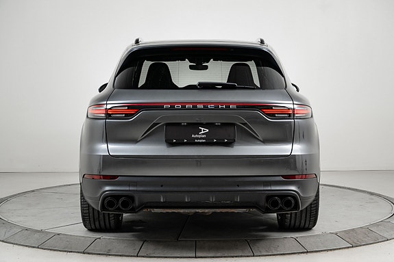 Porsche Cayenne 9 of 30