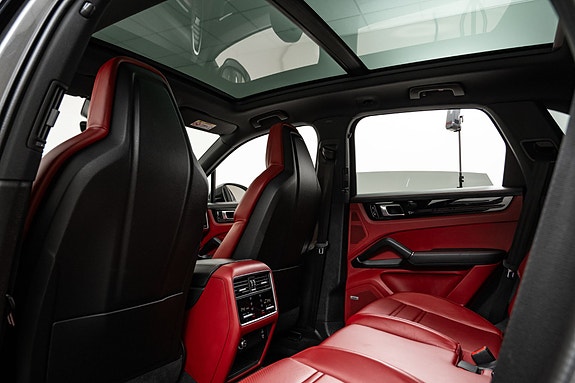 Porsche Cayenne 30 of 30