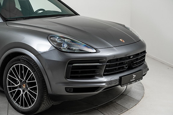 Porsche Cayenne 3 of 30