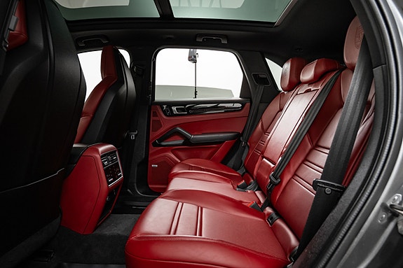 Porsche Cayenne 29 of 30
