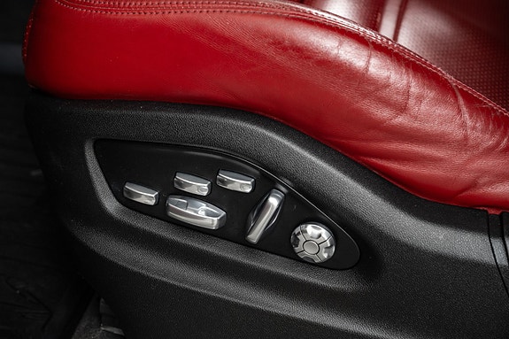 Porsche Cayenne 27 of 30