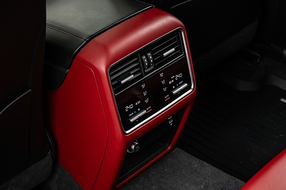 Porsche Cayenne 28 of 30