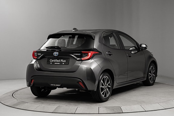 Toyota Yaris 4 of 30