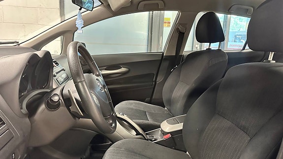 Toyota Auris 13 of 21