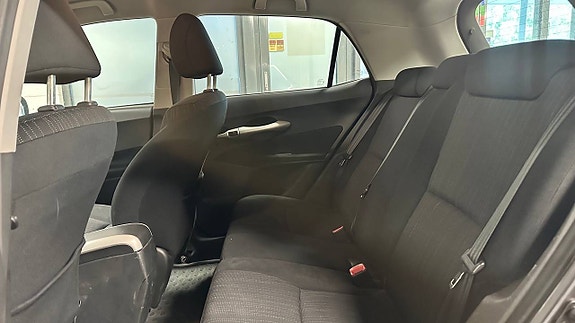 Toyota Auris 10 of 21