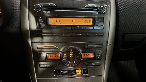Toyota Auris 15 of 21