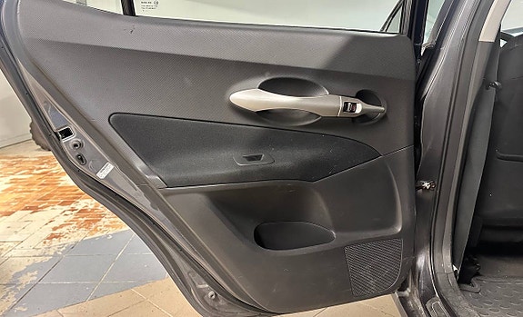 Toyota Auris 9 of 21