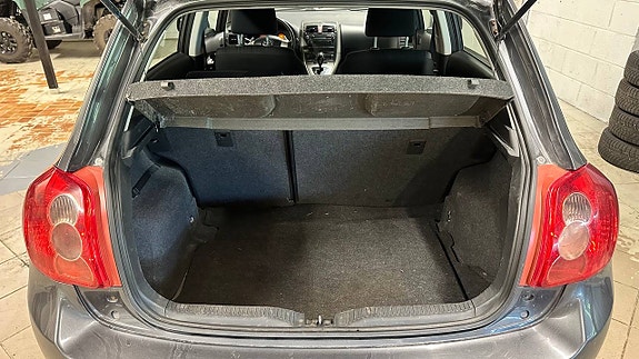Toyota Auris 8 of 21