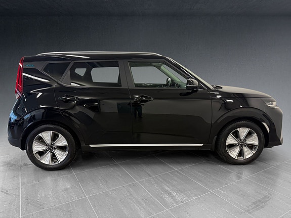 Kia e-Soul 4 of 26