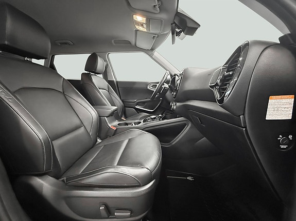 Kia e-Soul 10 of 26