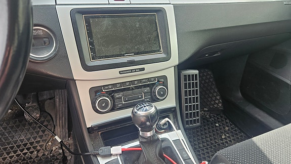 Volkswagen Passat 9 of 16