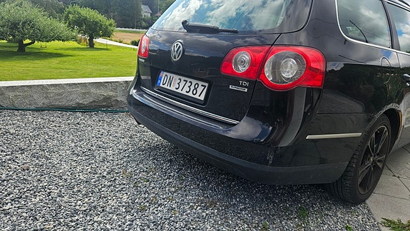 Volkswagen Passat 10 of 16