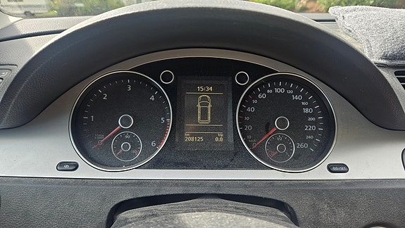 Volkswagen Passat 8 of 16