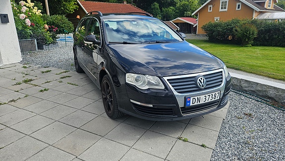 Volkswagen Passat 3 of 16