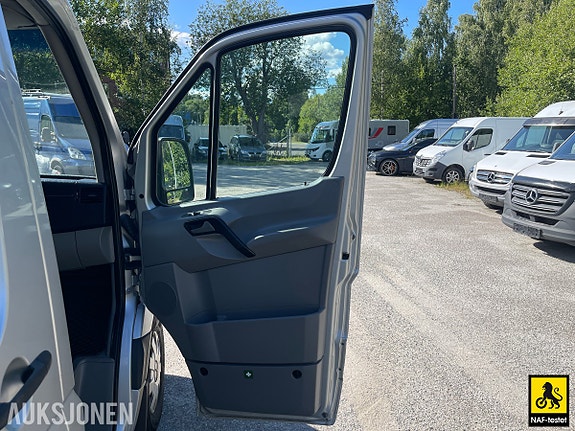 Mercedes-Benz Sprinter 8 of 30