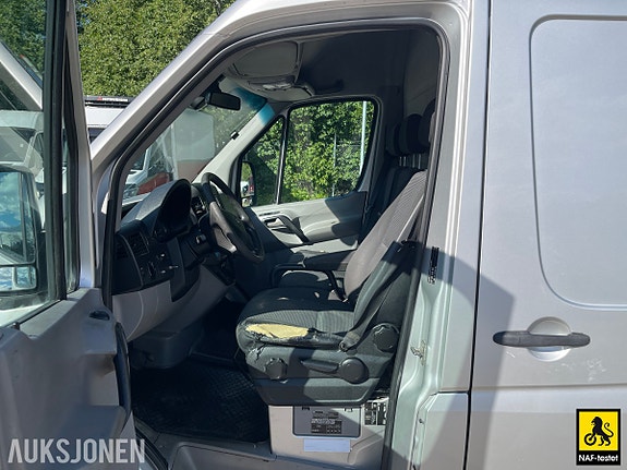 Mercedes-Benz Sprinter 16 of 30