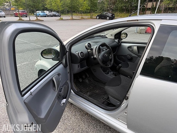 Toyota Aygo 9 of 19