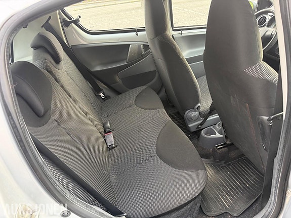 Toyota Aygo 17 of 19