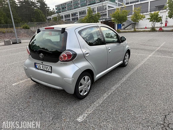 Toyota Aygo 8 of 19