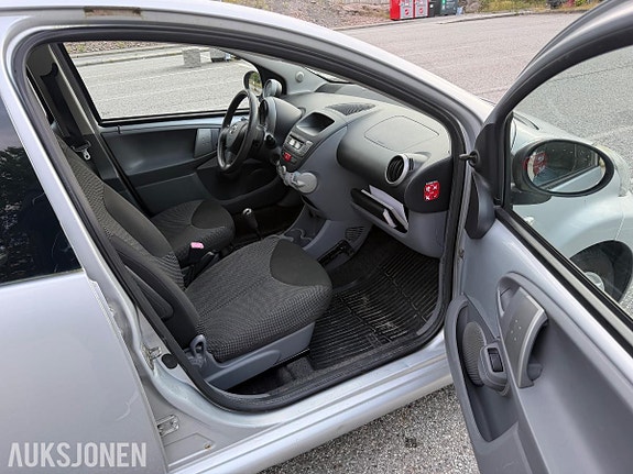 Toyota Aygo 12 of 19