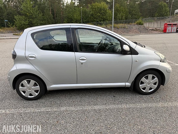 Toyota Aygo 5 of 19