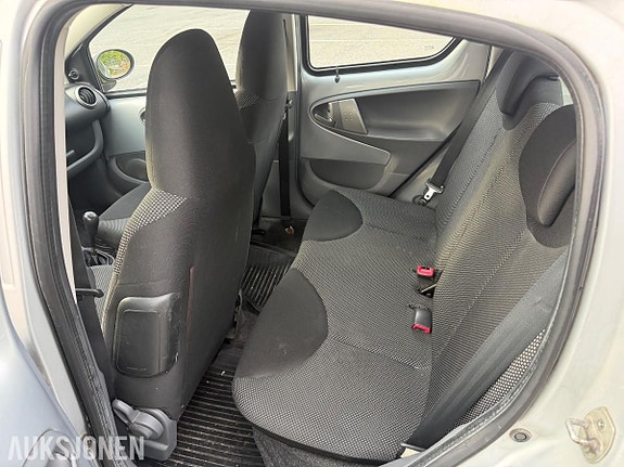 Toyota Aygo 15 of 19