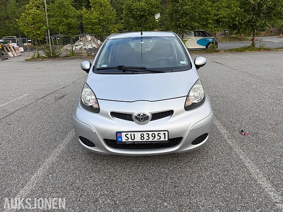 Toyota Aygo 2 of 19