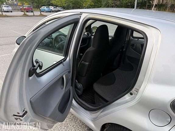Toyota Aygo 14 of 19