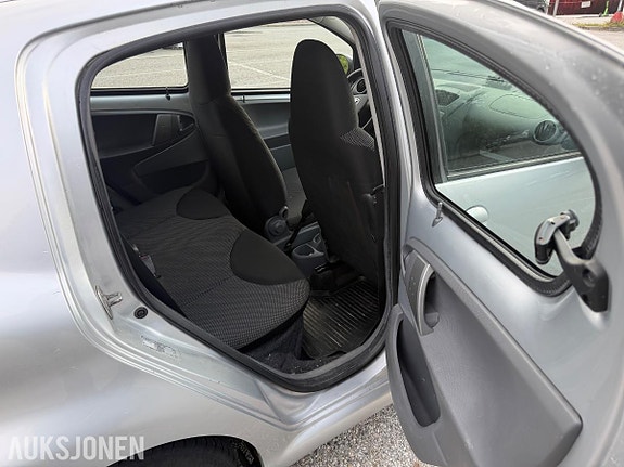 Toyota Aygo 16 of 19