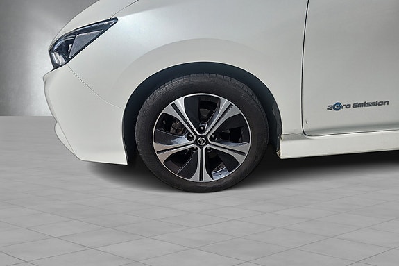 Nissan Leaf 8 of 19