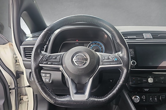 Nissan Leaf 13 of 19