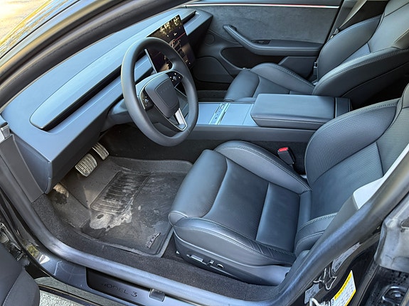 Tesla Model 3 18 of 30