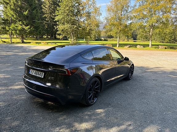 Tesla Model 3 9 of 30