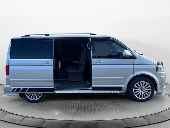 Volkswagen Multivan 8 of 21