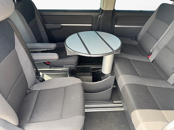 Volkswagen Multivan 12 of 21