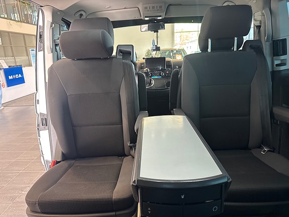 Volkswagen Multivan 14 of 21