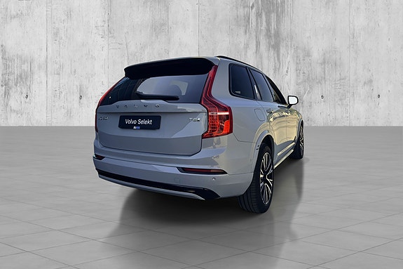 Volvo XC90 8 of 29