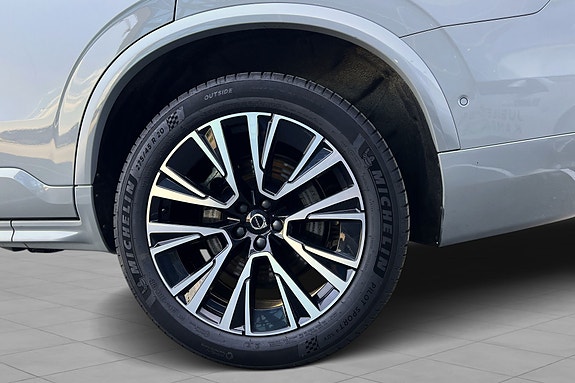 Volvo XC90 9 of 29