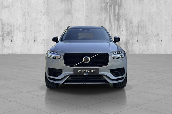 Volvo XC90 3 of 29