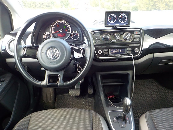 Volkswagen UP! 26 of 29