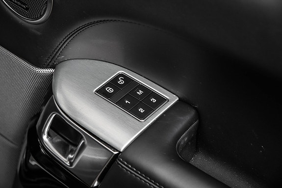 Land Rover Range Rover Sport 24 of 30