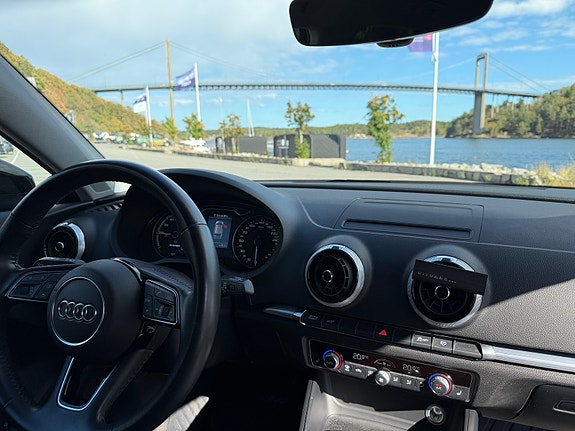 Audi e-tron 8 of 12