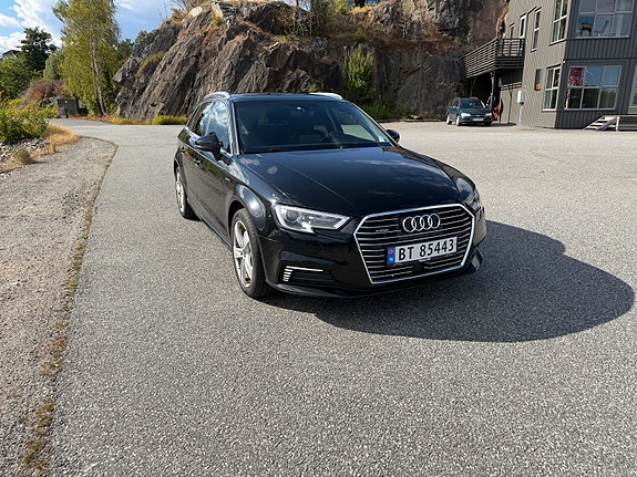 Audi e-tron 2 of 12